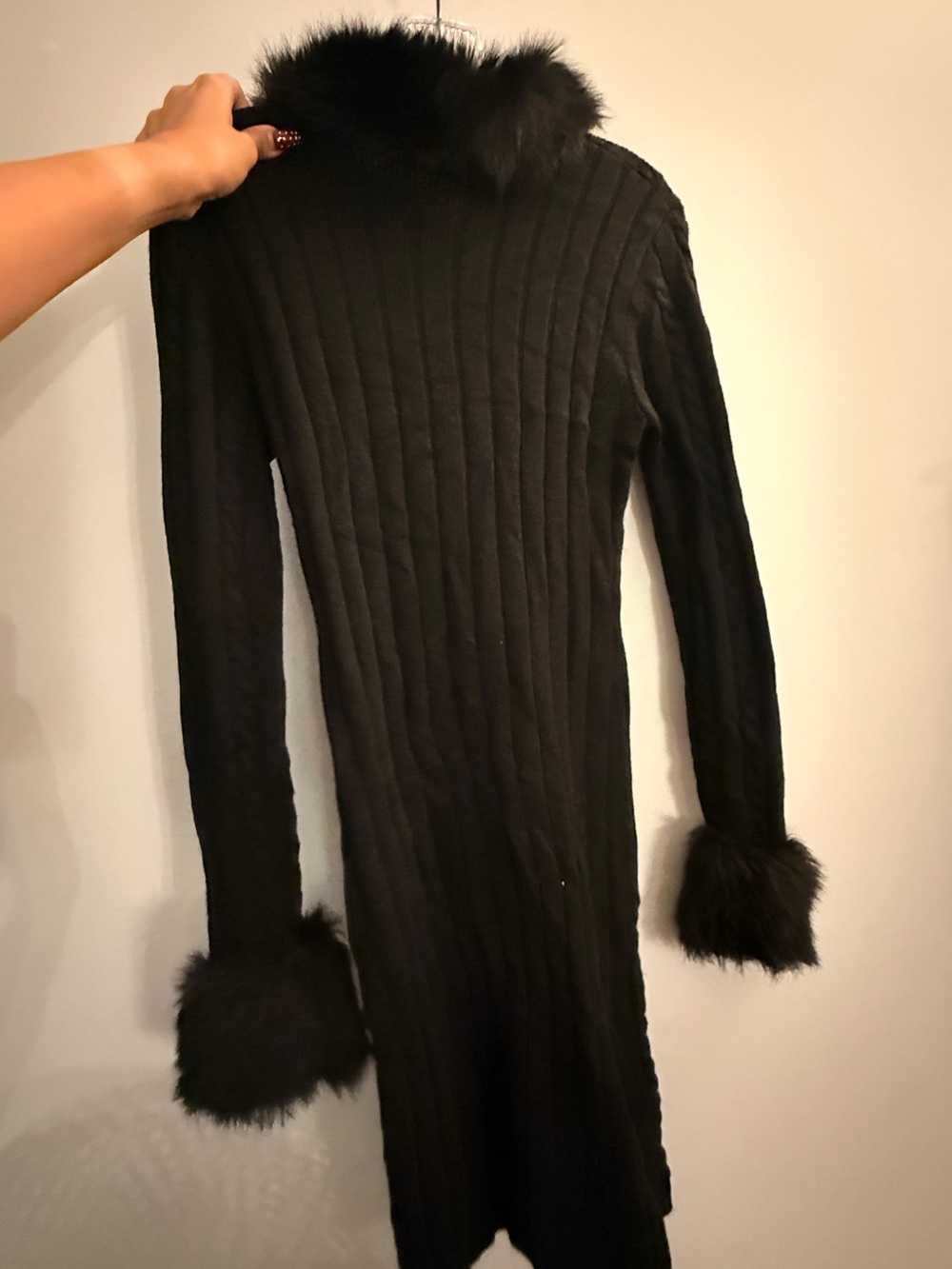 Black Cable-Knit Long Sweater Dress with Faux Fur - Picture 5 of 6